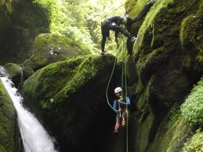 Canyoning dans le canyon de l'Escales à Vicdessos, Ariège