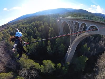 Bungee Jumping von der Siete Lunas Brücke (50 m) in Alcoy, Alicante