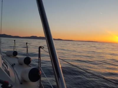 Tour privé de voile au coucher du soleil depuis Zadar