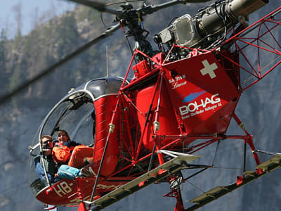 Salto en helicóptero biplaza sobre el valle de Lauterbrunnen, cerca de Interlaken