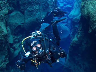 Stage de plongée PADI en combinaison étanche avec plongée dans la faille de Silfra depuis Reykjavik