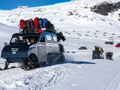 Experiencia en autocar de nieve con caminata autoguiada con raquetas de nieve en Jotunheimen desde Flåm