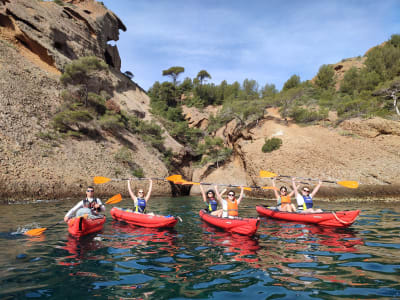 Geführter Seekajakausflug in der Bucht von Bandol am Mittag