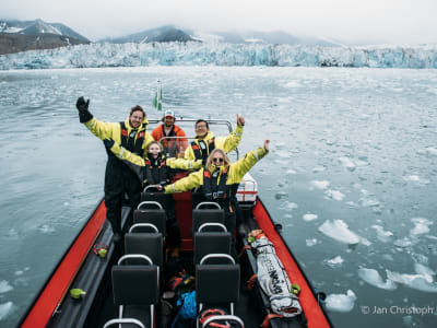 Safari por los glaciares en lancha semirrígida desde Longyearbyen en Svalbard