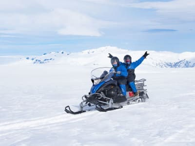 Excursión en moto de nieve por el glaciar Vatnajökull