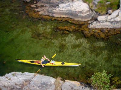 Excursión de un día en kayak por la isla de Bassholmen, en Bohuslän