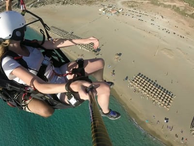 Tandem paragliding flight in Heraklion, Crete