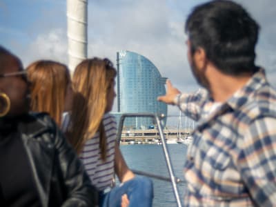 Paseo turístico en barco desde el Puerto de Barcelona