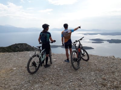 Excursions guidées en E-Bike au départ de Karya à Leucade