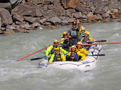 Rafting en el río Kicking Horse, en las Rocosas canadienses, cerca de Banff