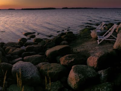 Excursion privée en bateau pneumatique sur l'île du coucher du soleil à Helsinki