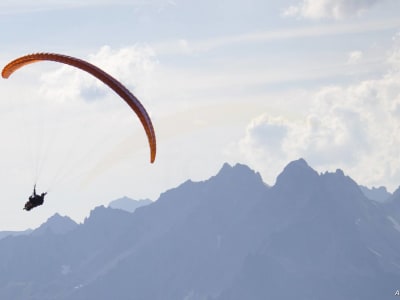 Winter Tandem Paragliding bei Lech am Arlberg, Österreich