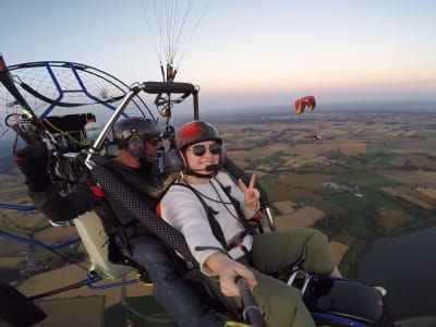 Erster Motorschirmflug von Luquet, in der Nähe von Pau