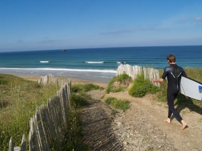 Surfing course on the Crozon peninsula