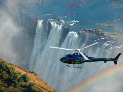 Tour panoramique en hélicoptère au-dessus des chutes Victoria