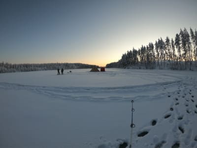 Excursión guiada de 4 horas para pescar en hielo cerca de Kalix