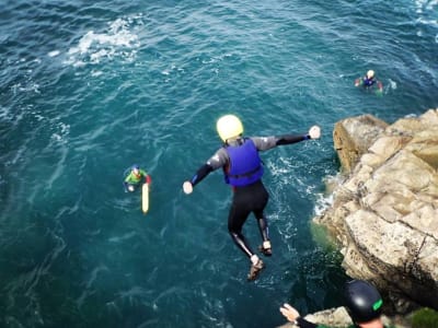 Cours de coasteering d'aventure à Newquay