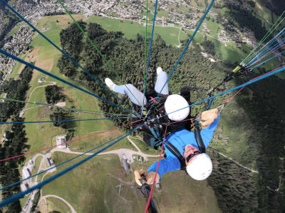 Gleitschirmflug über La Clusaz, Aravis-Massiv