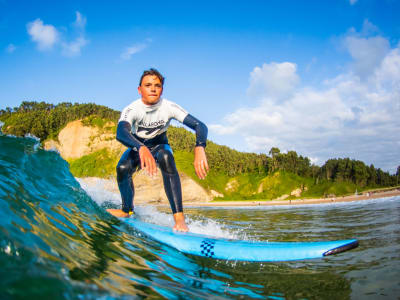 Surfen lernen in Playa de Mogro, in der Nähe von Santander