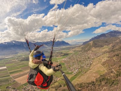 Tandem paragliding flight in Chablais near Villeneuve, Switzerland