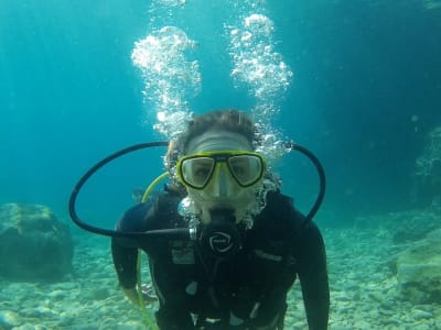 Refrescar sesión de buceo en Almyrida, cerca de Chania