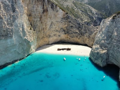 Kleingruppentour zum Schiffswrackstrand von Navagio, den blauen Höhlen und der Aussicht auf die Insel Zakynthos