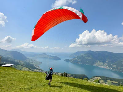 Curso de parapente para pilotos principiantes en Nidwalden, cerca de Lucerna