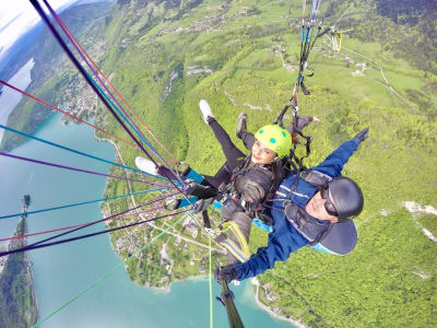 Vuelo en parapente biplaza sobre el lago de Annecy