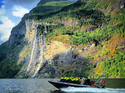 Excursion en bateau pneumatique dans le Geirangerfjord depuis Hellesylt