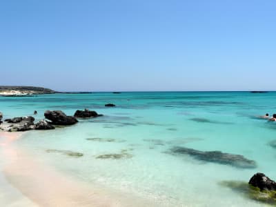 Circuit touristique privé en minibus à la plage d’Elafonisi au départ de la Canée en Crète