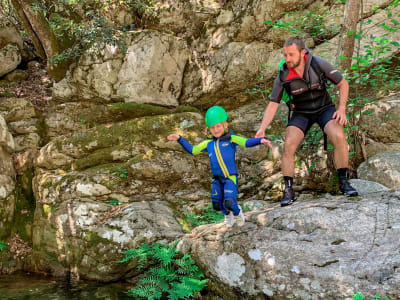 Kinder Entdeckung Canyon von Fiumicelli in Bavella, Korsika