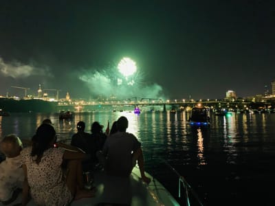 Balade en bateau et feux d'artifice sur la rivière des Outaouais, entre Ottawa et Gatineau