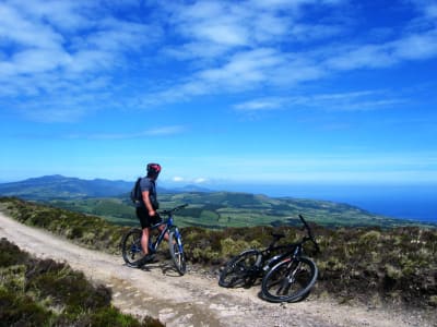 Excursion en VTT et E-bike au départ de Ponta Delgada, São Miguel, Açores
