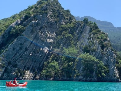 Wanderung und Packrafting-Ausflug auf dem See von Castillon, Verdon