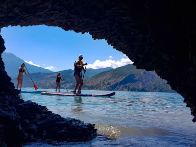 Stand-Up-Paddle-Ausflug auf dem Serre Ponçon-See, Hochalpen