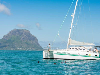 Croisière en catamaran avec snorkeling depuis Rivière Noire, Île Maurice