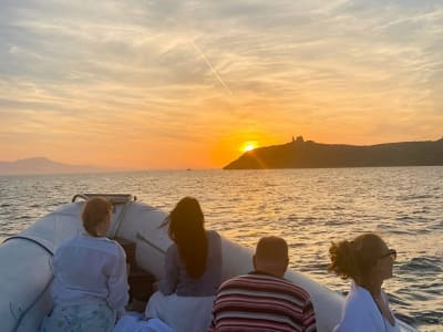 Bootsfahrt bei Sonnenuntergang und Aperitif in Cagliari, Sardinien