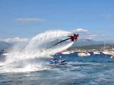 Sesión de Flyboard en el golfo de Ajaccio, Córcega