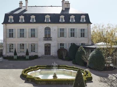 Self-drive tour in a 2CV & Château de Pommard