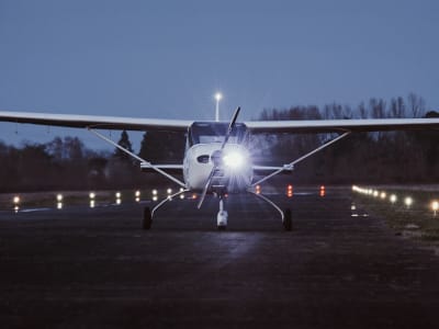 Erster Flug in einem mehrachsigen Ultraleichtflugzeug von Les Artigues-de-Lussac, in der Nähe von Bordeaux