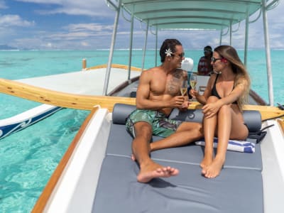 Excursión privada en barco auténticamente tahitiano en Bora Bora