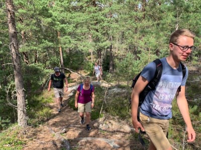 Excursión nocturna de 4,5 horas por el Parque Nacional de Tyresta, cerca de Estocolmo