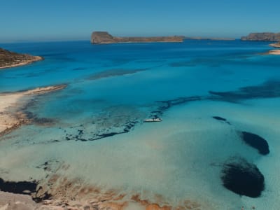 Excursión privada en barco de día completo desde Chania a Balos, Gramvoussa, Isla Menies y Thordorou