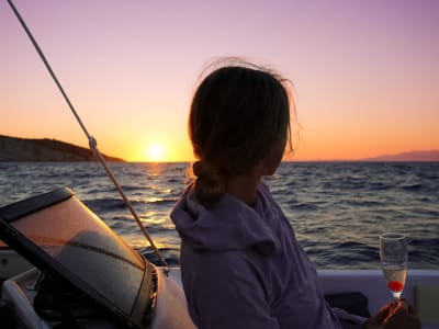 Excursion privée au coucher du soleil autour de l'île de Zante en bateau rapide depuis Zakynthos