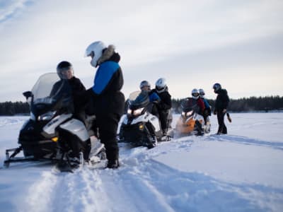 Schneemobilfahrt mit Fika in Mörön bei Luleå