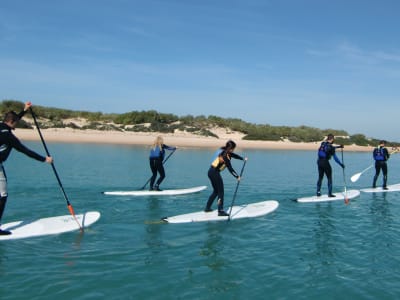 Clase de paddle surf en Sancti Petri, cerca de Cádiz