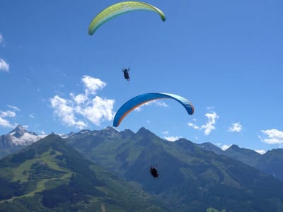 Tandem Paragliding flight above Zell am See, Schmittenhöhe