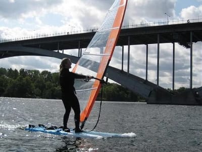 Clases de windsurf para principiantes en Estocolmo