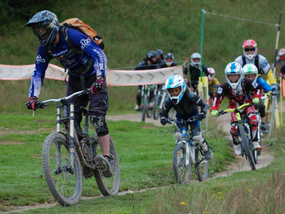 Vélo de descente aux Gets