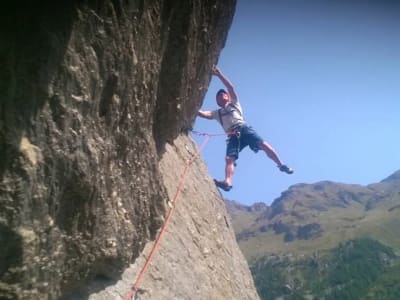 Excursión privada de escalada en roca cerca de Cinque Terre